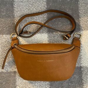 Poppy & Peonies Sidekick in in Cognac